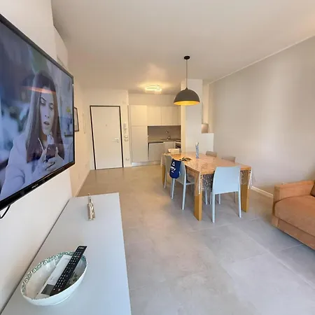 Elegant And Luminous With Terrace Apartment *